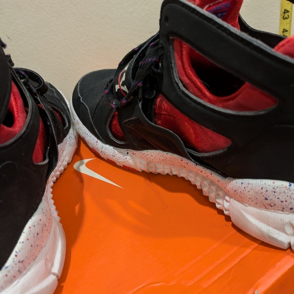 Nike Kids Black and Red NYC Sneakers - Picture 15 of 16